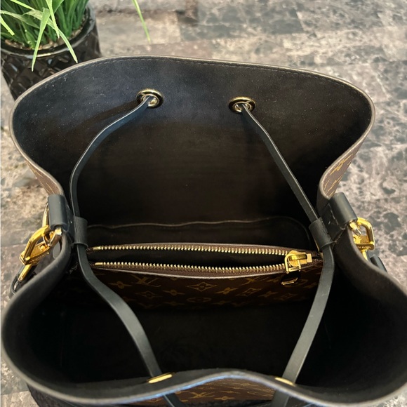 Louis Vuitton Neonoe - Picture 10 of 14